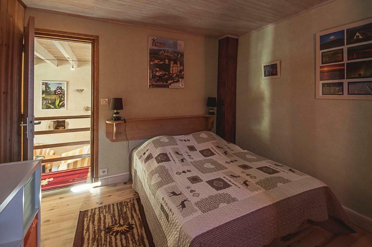 Gite " Oree Des Bois" Vertolaye Exterior foto